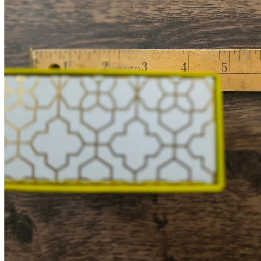 KENDRA SCOTT Jewelry Gift Box Womens Neon Yellow Gold Magnetic Closure